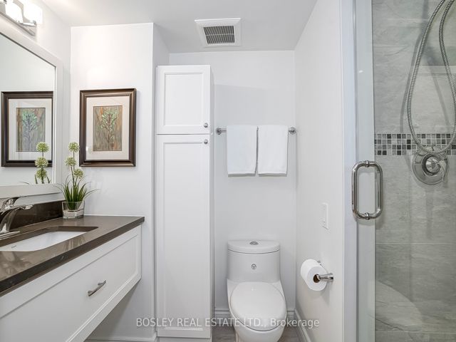 402 - 135 George St S