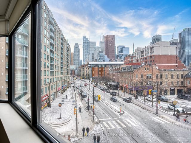 402 - 135 George St S