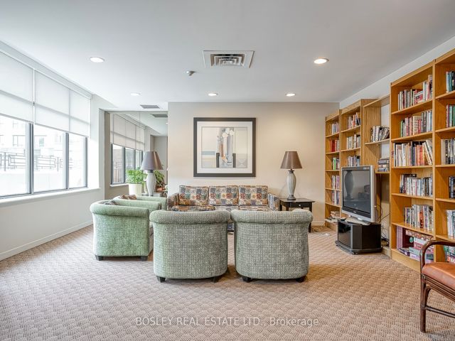 402 - 135 George St S