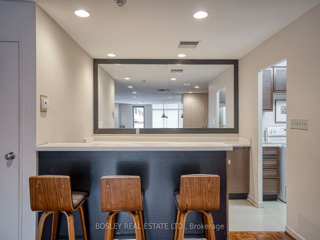 402 - 135 George St S