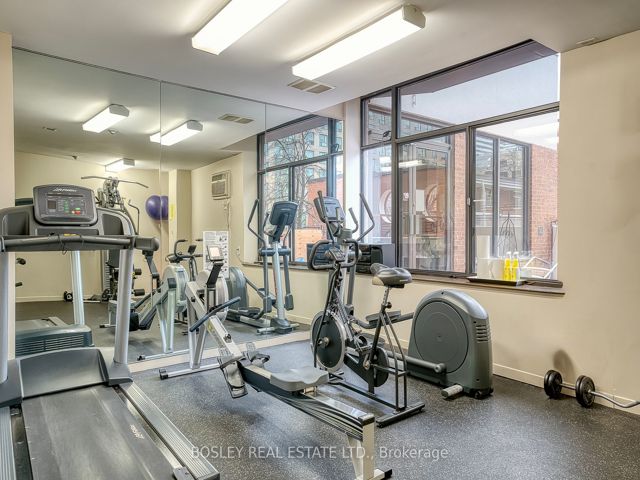 402 - 135 George St S