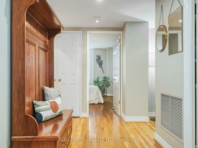 402 - 135 George St S