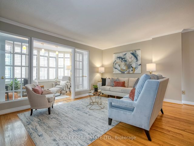 402 - 135 George St S