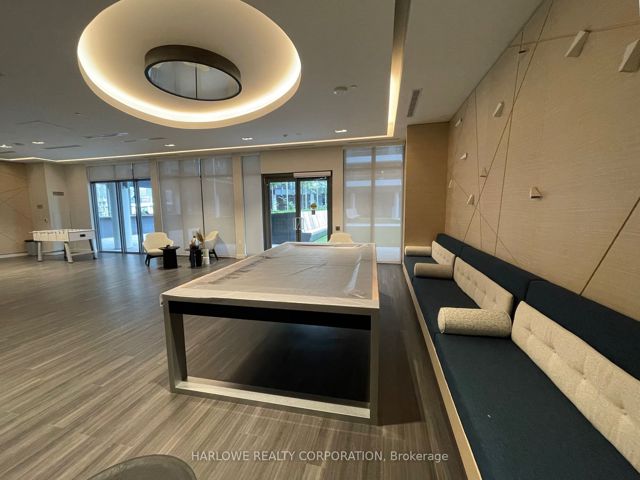 543 SW - 121 Lower Sherbourne St