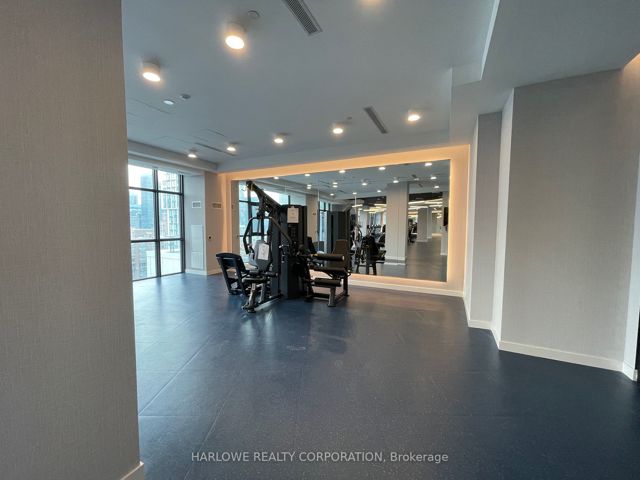 543 SW - 121 Lower Sherbourne St