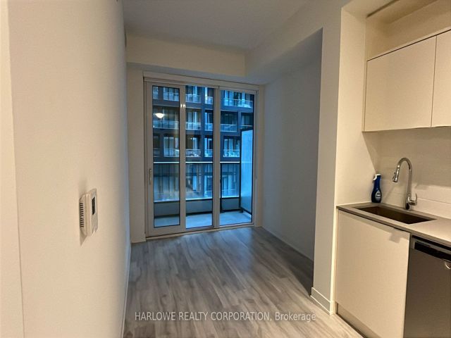 543 SW - 121 Lower Sherbourne St