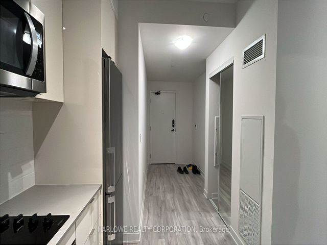 543 SW - 121 Lower Sherbourne St