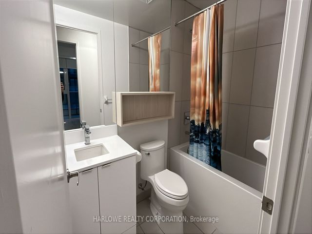 543 SW - 121 Lower Sherbourne St