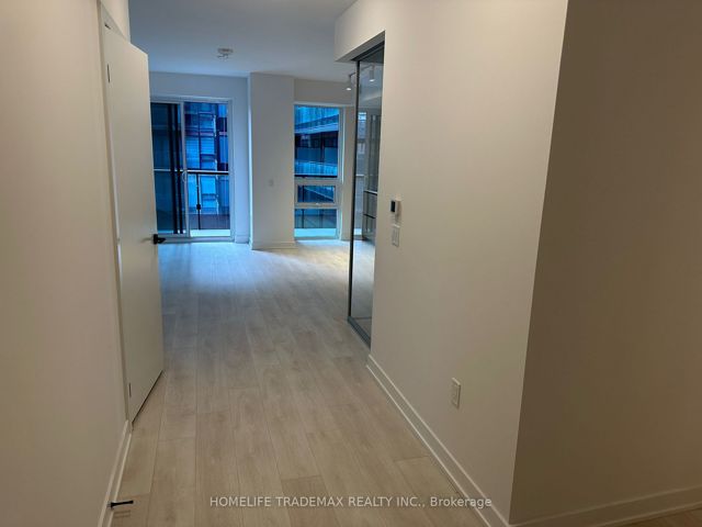 416 - 117 Broadway Ave