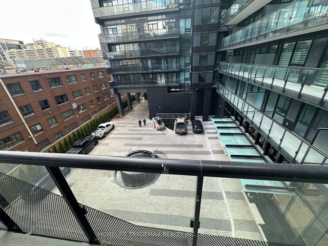 416 - 117 Broadway Ave