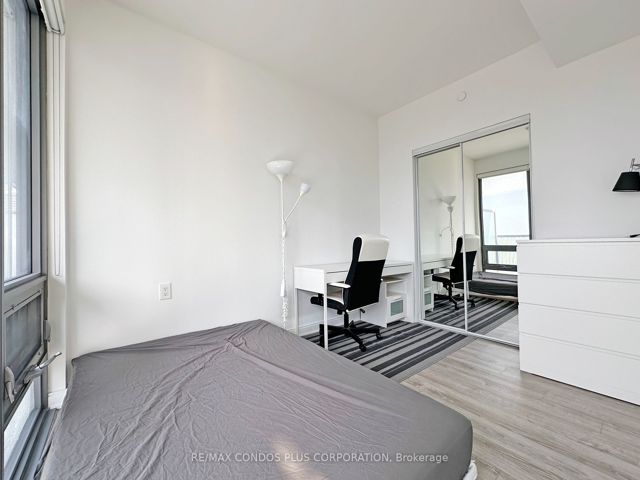 3209 - 50 Charles St E