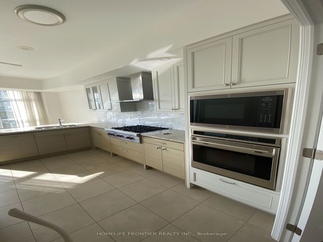 402 - 336 Spadina Rd S