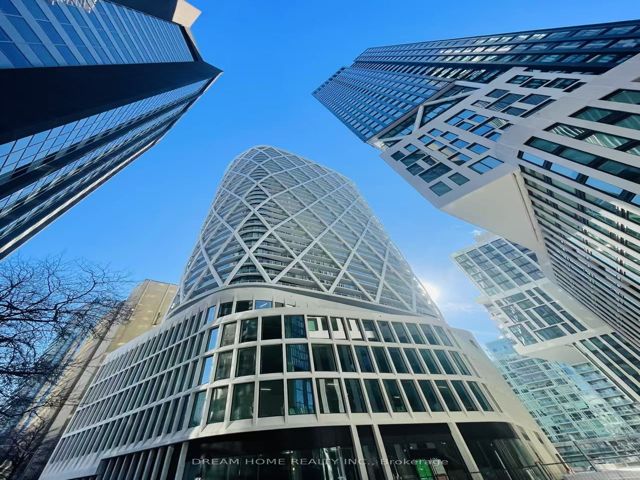 2017 - 230 Simcoe St