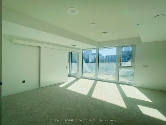 2017 - 230 Simcoe St