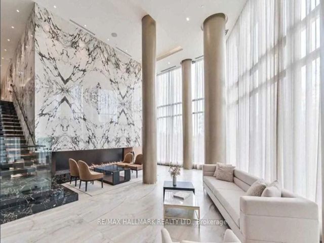 905 - 25 Adra Grado Way