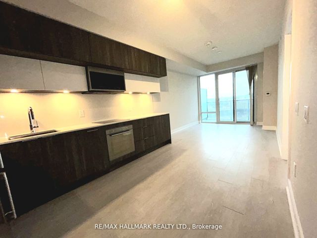 905 - 25 Adra Grado Way