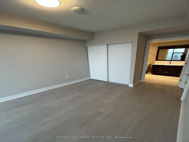 905 - 25 Adra Grado Way
