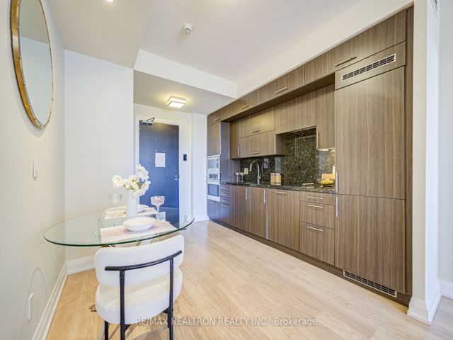 407 - 2 Anndale Dr