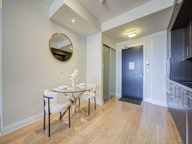 407 - 2 Anndale Dr