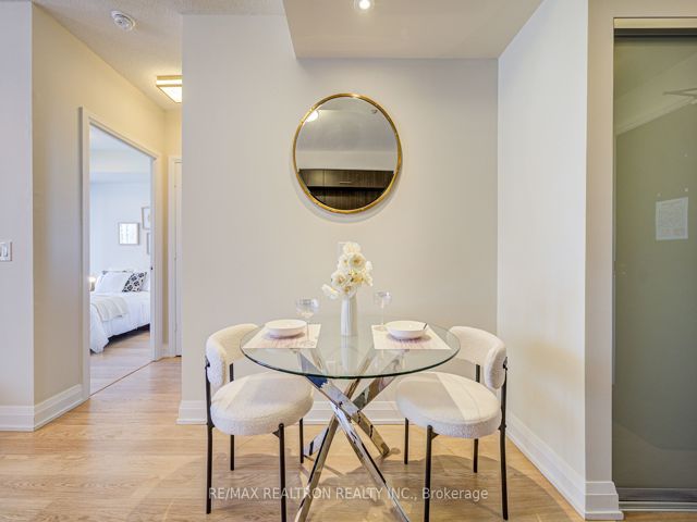 407 - 2 Anndale Dr