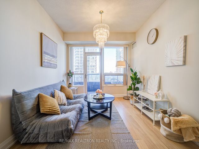 407 - 2 Anndale Dr