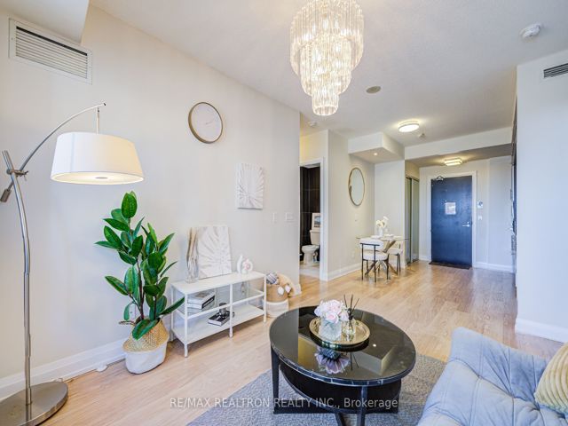 407 - 2 Anndale Dr