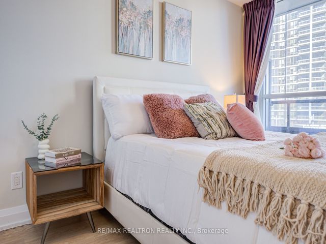 407 - 2 Anndale Dr