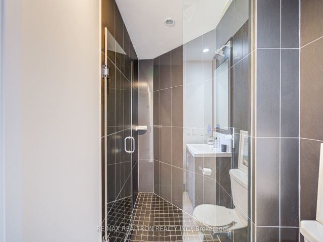 407 - 2 Anndale Dr