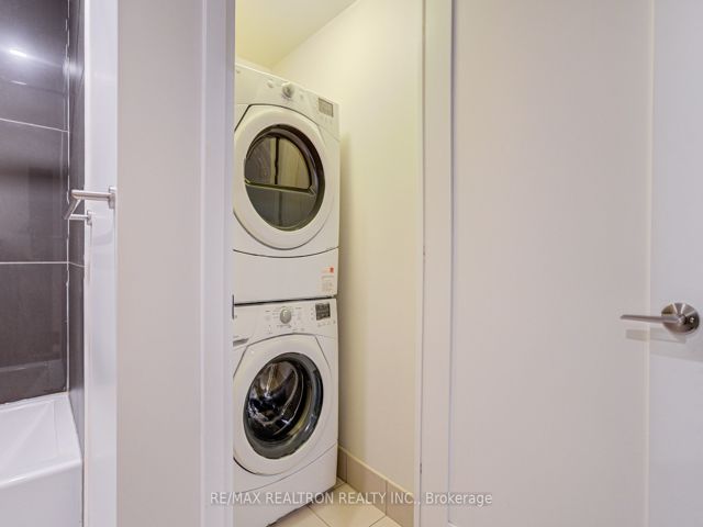 407 - 2 Anndale Dr