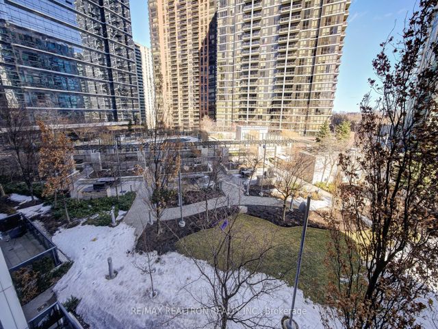 407 - 2 Anndale Dr