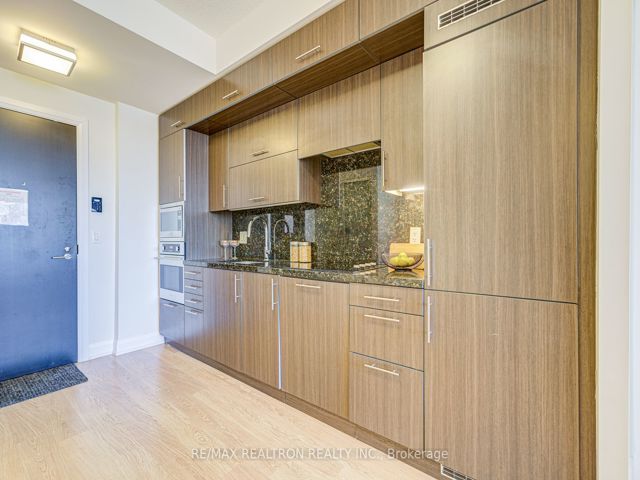 407 - 2 Anndale Dr