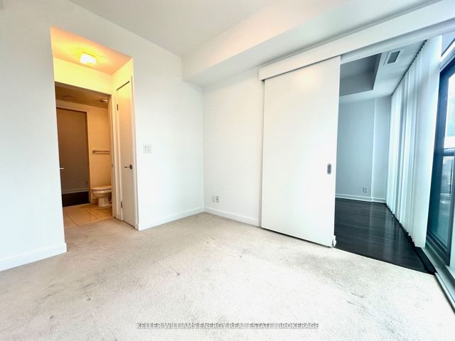 1409 - 12 York St