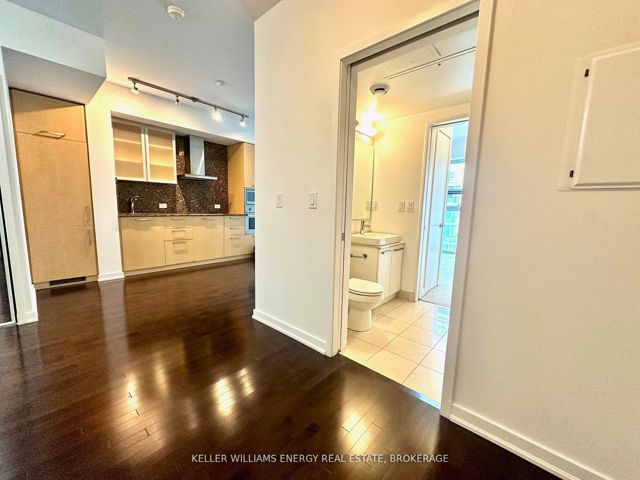 1409 - 12 York St