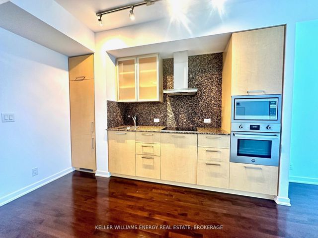 1409 - 12 York St