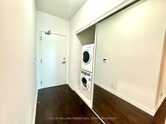1409 - 12 York St