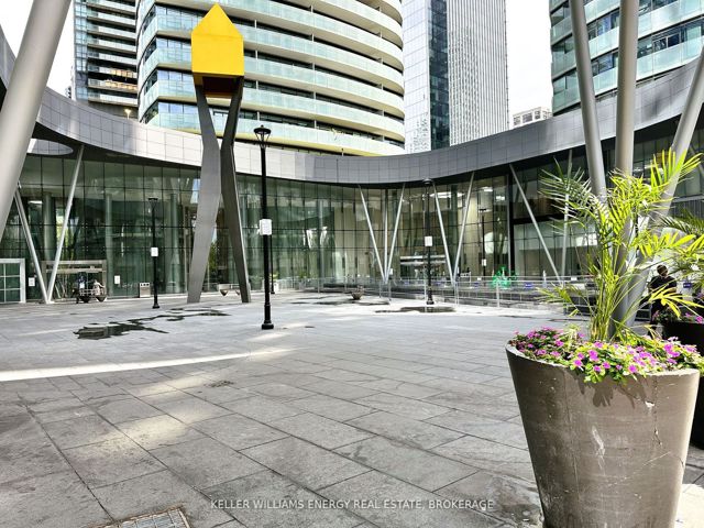 1409 - 12 York St