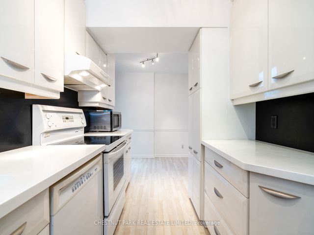 410 - 278 Bloor St E