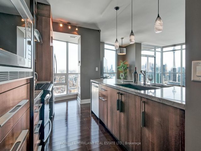 Lph02 - 219 Fort York Blvd
