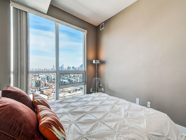 Lph02 - 219 Fort York Blvd