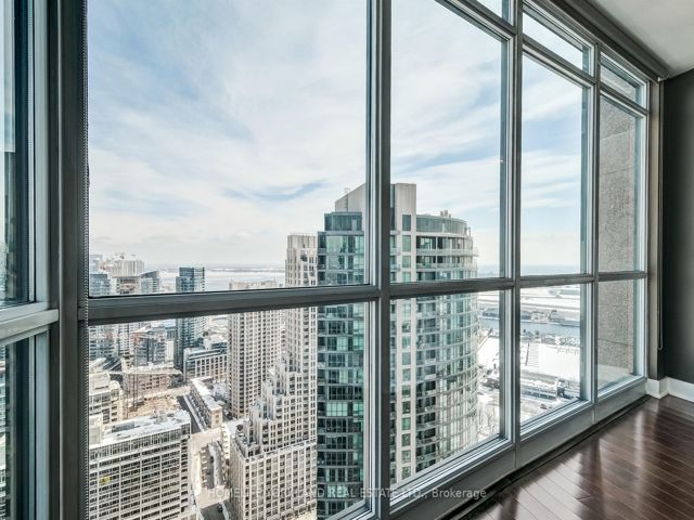 Lph02 - 219 Fort York Blvd