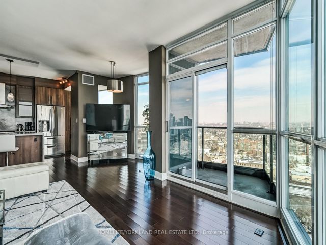 Lph02 - 219 Fort York Blvd