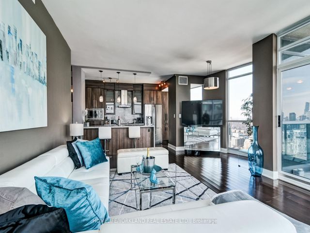 Lph02 - 219 Fort York Blvd
