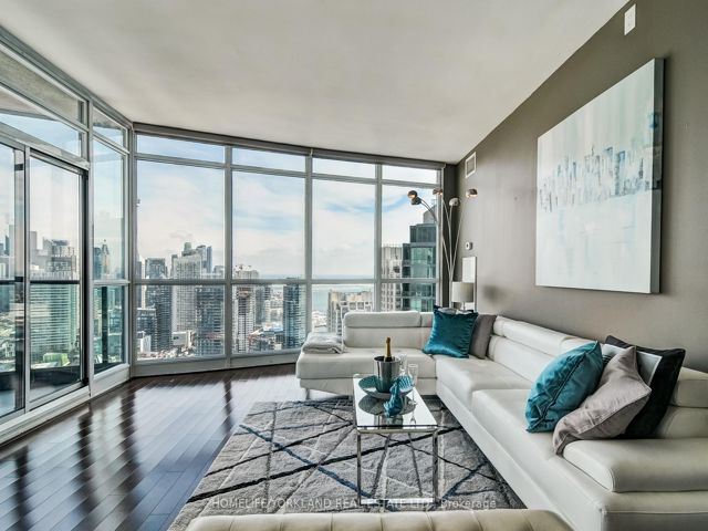 Lph02 - 219 Fort York Blvd