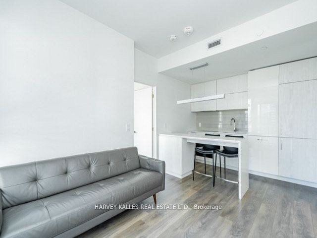 1407 - 20 Richardson St