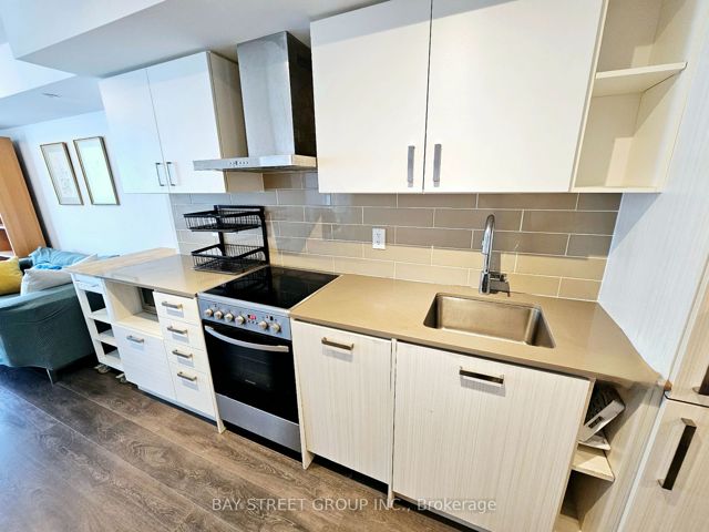 1205 - 125 Redpath Ave