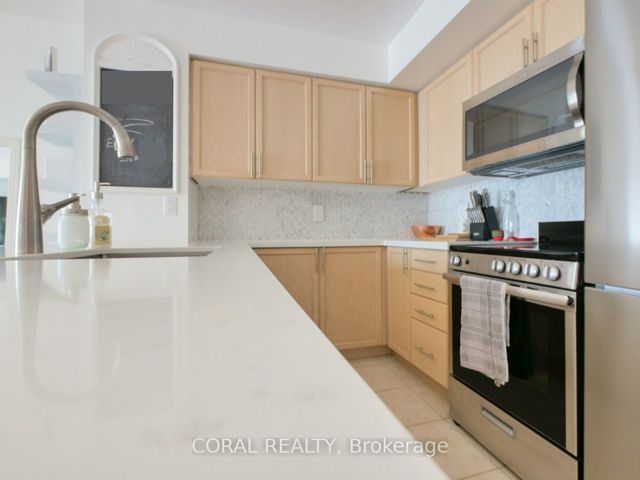 807 - 50 Lynn Williams St