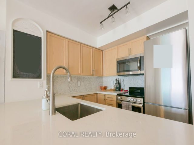 807 - 50 Lynn Williams St