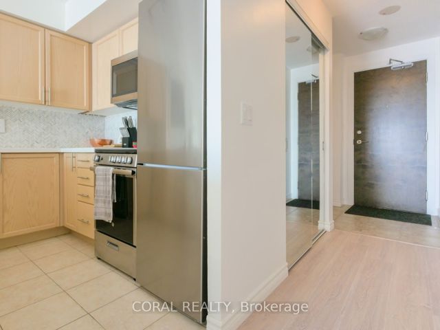 807 - 50 Lynn Williams St