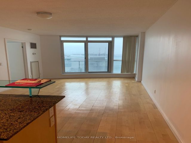 507 - 218 Queens Quay W
