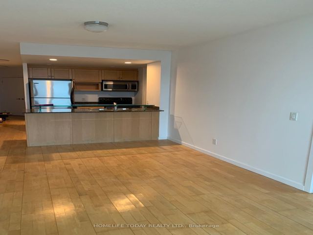 507 - 218 Queens Quay W
